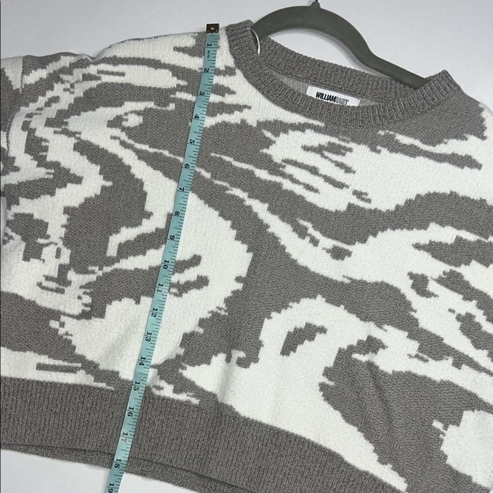 Women’s William Rast Gray and White Crew Neck Sweater size medium - Picture 7 of 8